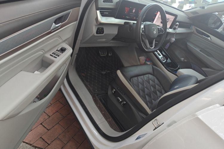 Used Volkswagen Tavendor 2023 380TSI All-Wheel Drive R-Line Journey Edition Driver Seat