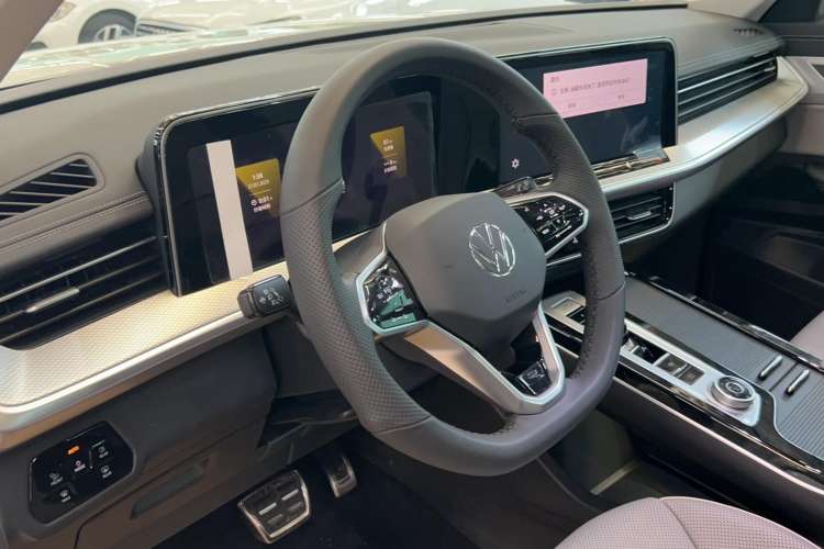 Used Volkswagen Tavendor 2023 380TSI Four-Wheel Drive R-Line Cruise Edition Driver Seat