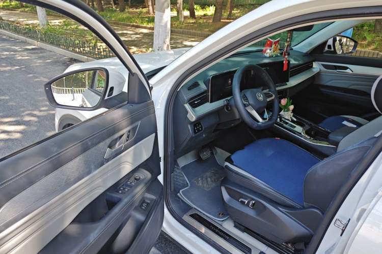 Used Volkswagen Tavendor 2023 330TSI Luxury Touring Edition Driver Seat
