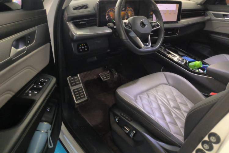 Used Volkswagen Tavendor 2023 380TSI Four-Wheel Drive R-Line Cruise Edition Driver Seat