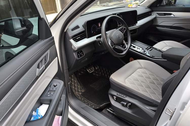 Used Volkswagen Tavendor 2023 380TSI Four-Wheel Drive R-Line Cruise Edition Driver Seat