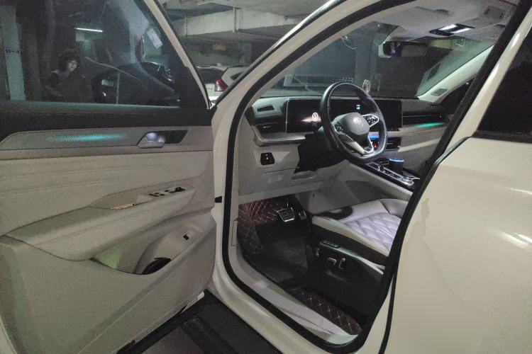 Used Volkswagen Tavendor 2023 380TSI All-Wheel Drive R-Line Journey Edition Driver Seat