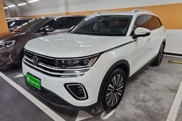 Used Volkswagen Tavendor 2023 330TSI Luxury Touring Edition
