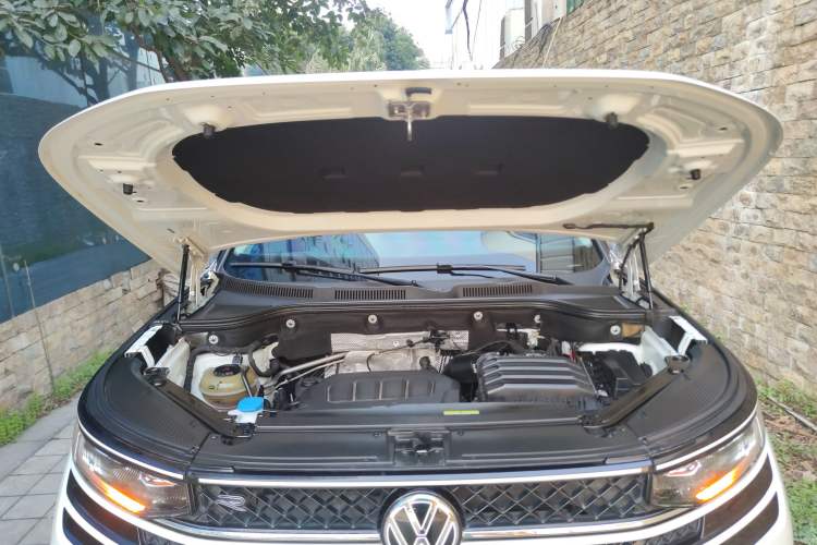 Used Volkswagen Tavendor 2023 380TSI Four-Wheel Drive R-Line First Edition Engine Bay