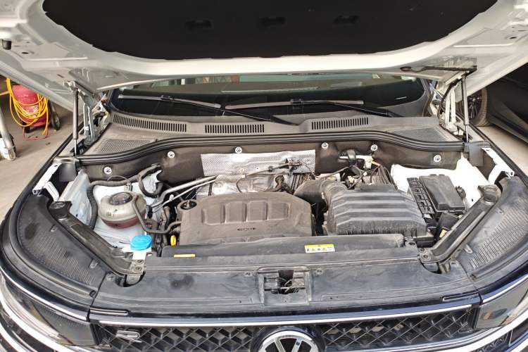 Used Volkswagen Tavendor 2023 380TSI All-Wheel Drive R-Line Journey Edition Engine Bay