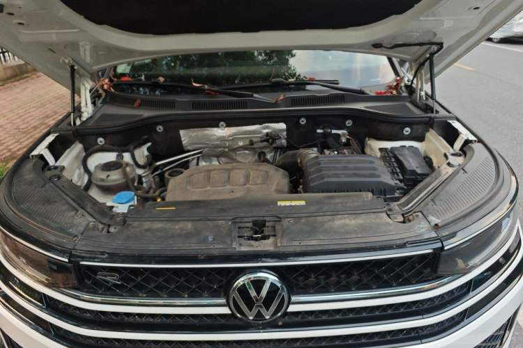 Used Volkswagen Tavendor 2023 380TSI All-Wheel Drive R-Line Journey Edition Engine Bay