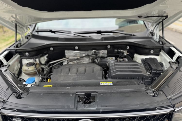 Used Volkswagen Tavendor 2023 380TSI Four-Wheel Drive R-Line First Edition Engine Bay