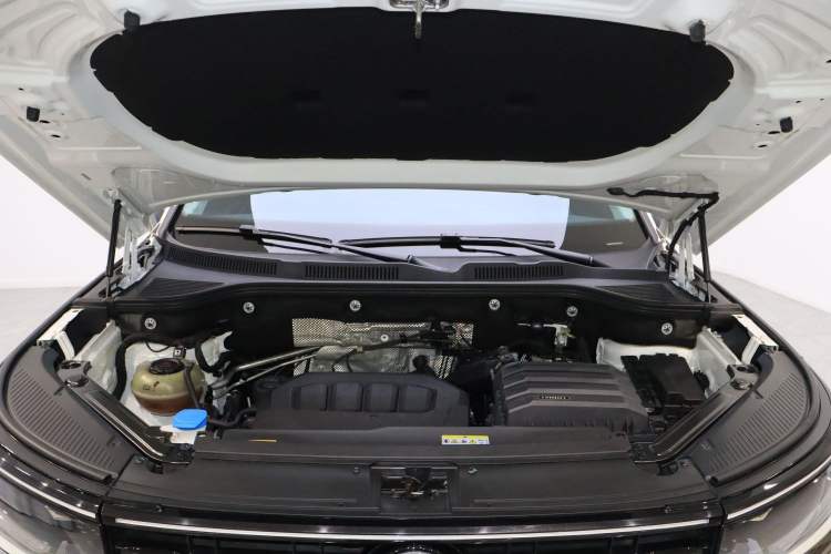 Used Volkswagen Tavendor 2023 330TSI Luxury Touring Edition Engine Bay