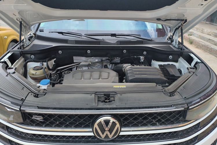 Used Volkswagen Tavendor 2023 380TSI Four-Wheel Drive R-Line Cruise Edition Engine Bay