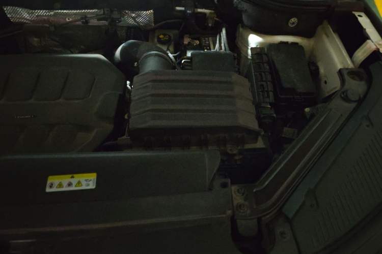 Used Volkswagen Tavendor 2023 380TSI Four-Wheel Drive R-Line Cruise Edition Engine Bay Left