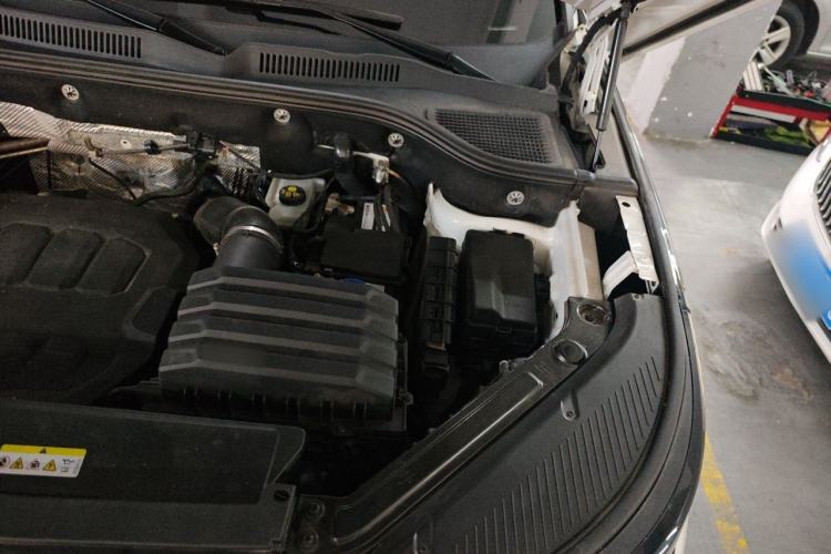 Used Volkswagen Tavendor 2023 380TSI Four-Wheel Drive R-Line Cruise Edition Engine Bay Left