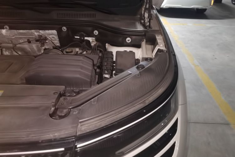 Used Volkswagen Tavendor 2023 380TSI All-Wheel Drive R-Line Journey Edition Engine Bay Left