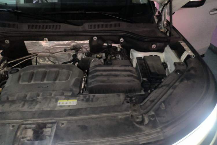 Used Volkswagen Tavendor 2023 380TSI Four-Wheel Drive R-Line First Edition Engine Bay Left