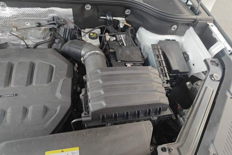 Used Volkswagen Tavendor 2023 380TSI All-Wheel Drive R-Line Journey Edition Engine Bay Left