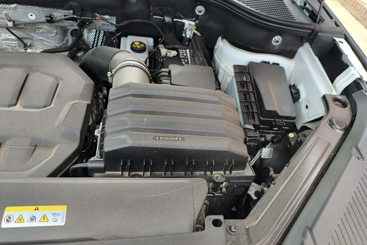 Used Volkswagen Tavendor 2023 380TSI Four-Wheel Drive R-Line Cruise Edition Engine Bay Left