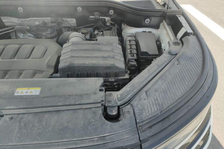 Used Volkswagen Tavendor 2023 380TSI Four-Wheel Drive R-Line Cruise Edition Engine Bay Left