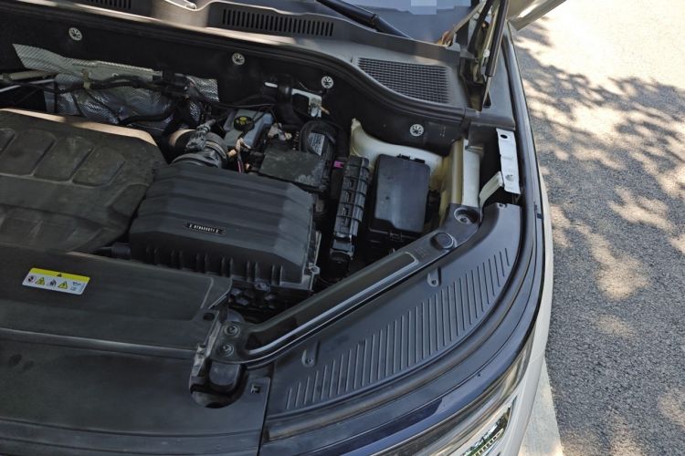 Used Volkswagen Tavendor 2023 330TSI Luxury Touring Edition Engine Bay Left