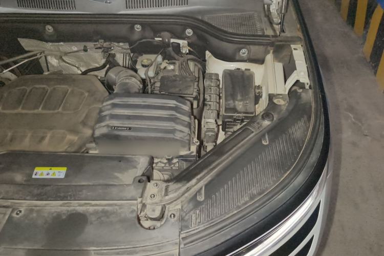 Used Volkswagen Tavendor 2023 380TSI Four-Wheel Drive R-Line Cruise Edition Engine Bay Left