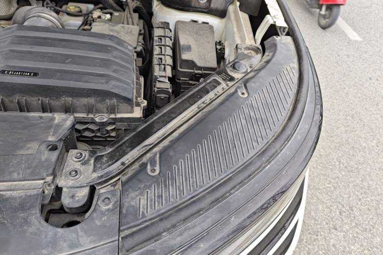 Used Volkswagen Tavendor 2023 380TSI Four-Wheel Drive R-Line Cruise Edition Engine Bay Left