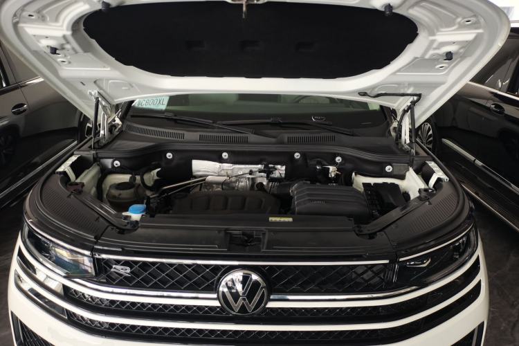Used Volkswagen Tavendor 2023 380TSI Four-Wheel Drive R-Line Cruise Edition Engine Bay