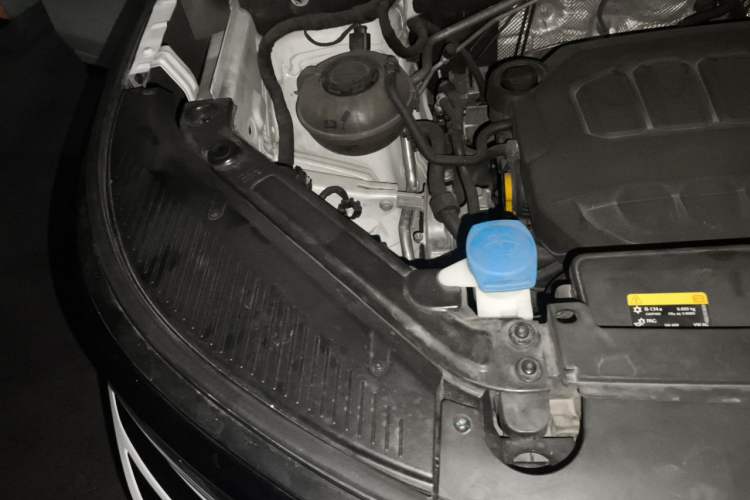 Used Volkswagen Tavendor 2023 380TSI Four-Wheel Drive R-Line First Edition Engine Bay Right