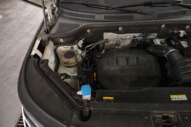 Used Volkswagen Tavendor 2023 380TSI Four-Wheel Drive R-Line Cruise Edition Engine Bay Right