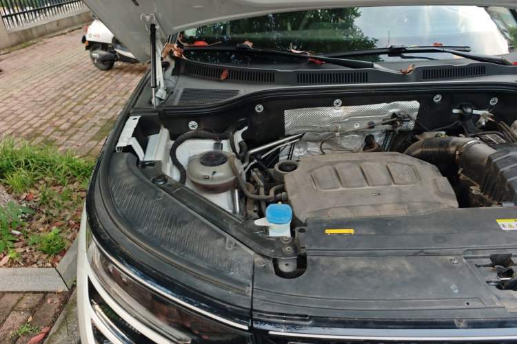 Used Volkswagen Tavendor 2023 380TSI All-Wheel Drive R-Line Journey Edition Engine Bay Right