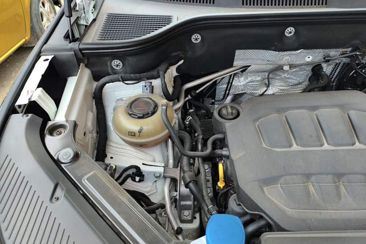 Used Volkswagen Tavendor 2023 380TSI Four-Wheel Drive R-Line Cruise Edition Engine Bay Right