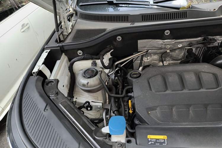 Used Volkswagen Tavendor 2023 380TSI Four-Wheel Drive R-Line Cruise Edition Engine Bay Right