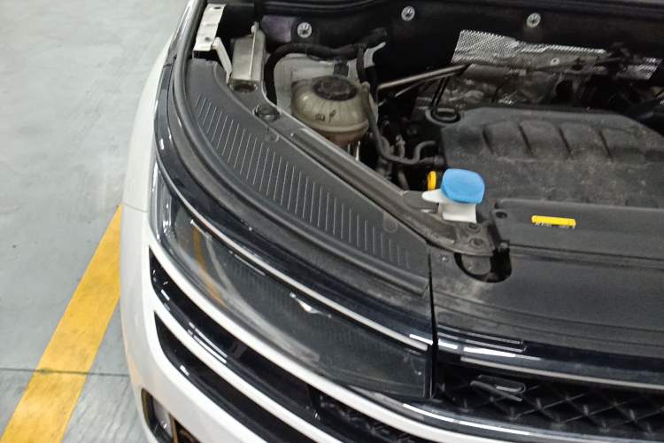 Used Volkswagen Tavendor 2023 380TSI Four-Wheel Drive R-Line Cruise Edition Engine Bay Right