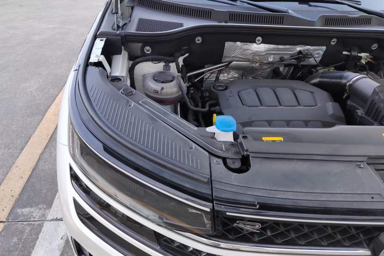 Used Volkswagen Tavendor 2023 380TSI All-Wheel Drive R-Line Journey Edition Engine Bay Right