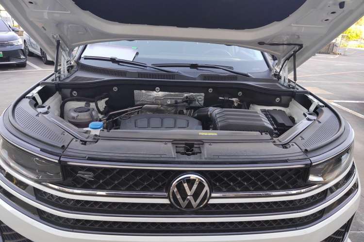 Used Volkswagen Tavendor 2023 380TSI All-Wheel Drive R-Line Journey Edition Engine Bay