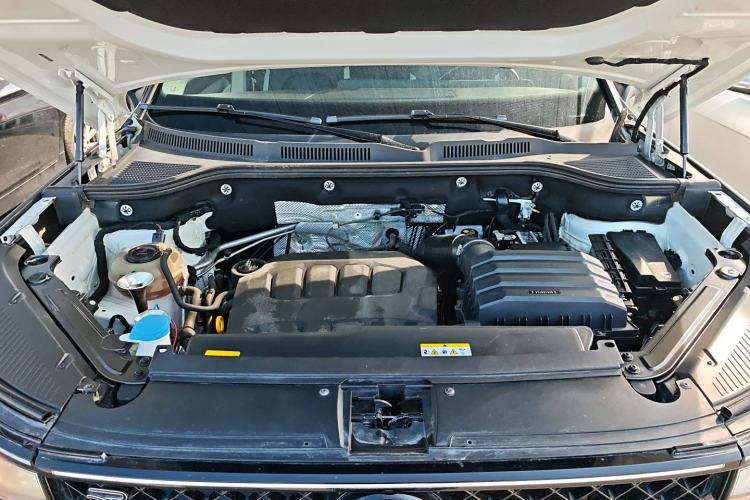 Used Volkswagen Tavendor 2023 380TSI Four-Wheel Drive R-Line Cruise Edition Engine Bay