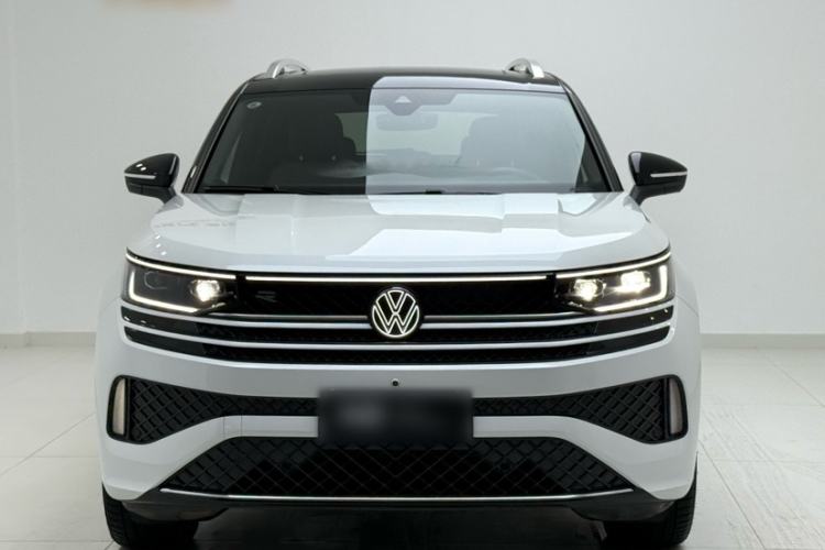 Used Volkswagen Tavendor 2023 380TSI All-Wheel Drive R-Line Journey Edition Exterior 1