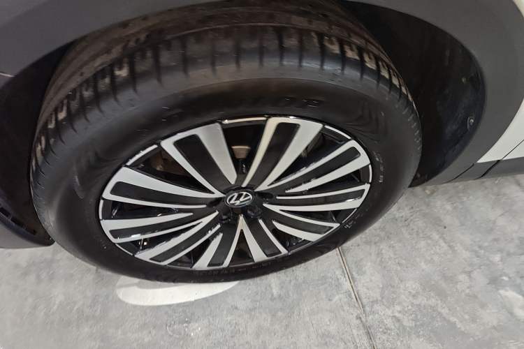 Used Volkswagen Tavendor 2023 330TSI Luxury Touring Edition Exterior 4