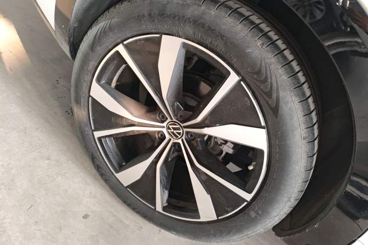 Used Volkswagen Tavendor 2023 380TSI All-Wheel Drive R-Line Journey Edition Exterior 5
