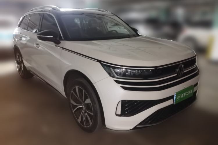 Used Volkswagen Tavendor 2023 380TSI All-Wheel Drive R-Line Journey Edition Front Right 45 Deg