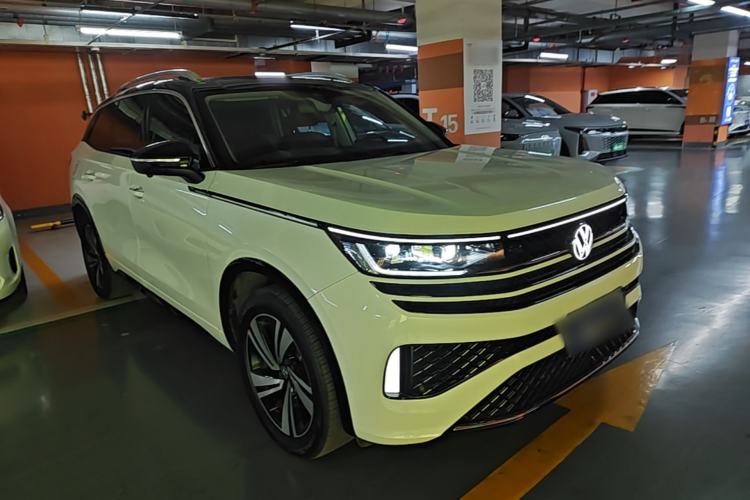Used Volkswagen Tavendor 2023 380TSI Four-Wheel Drive R-Line Cruise Edition Front Right 45 Deg