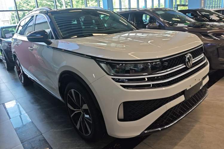 Used Volkswagen Tavendor 2023 380TSI Four-Wheel Drive R-Line First Edition Front Right 45 Deg