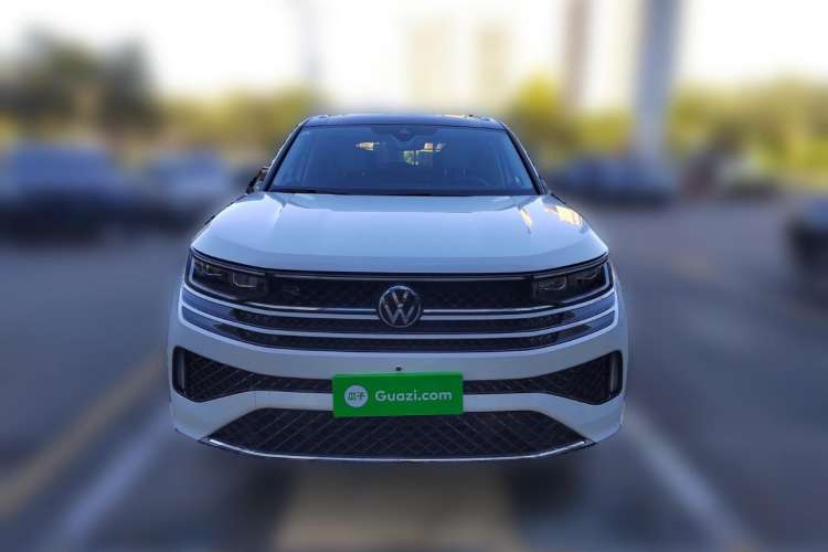 Used Volkswagen Tavendor 2023 380TSI All-Wheel Drive R-Line Journey Edition Front
