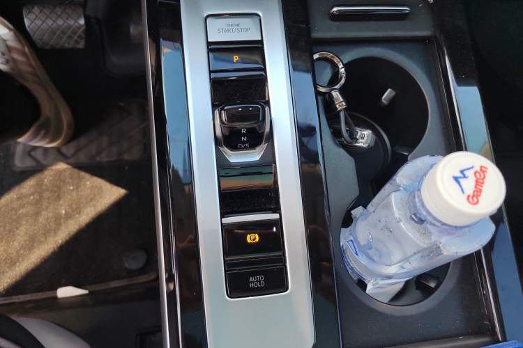 Used Volkswagen Tavendor 2023 330TSI Luxury Touring Edition Gear Lever
