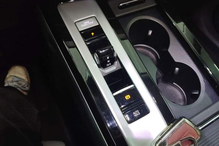 Used Volkswagen Tavendor 2023 330TSI Luxury Touring Edition Gear Lever