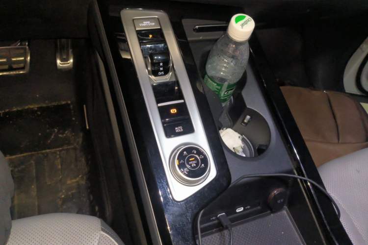 Used Volkswagen Tavendor 2023 380TSI Four-Wheel Drive R-Line First Edition Gear Lever