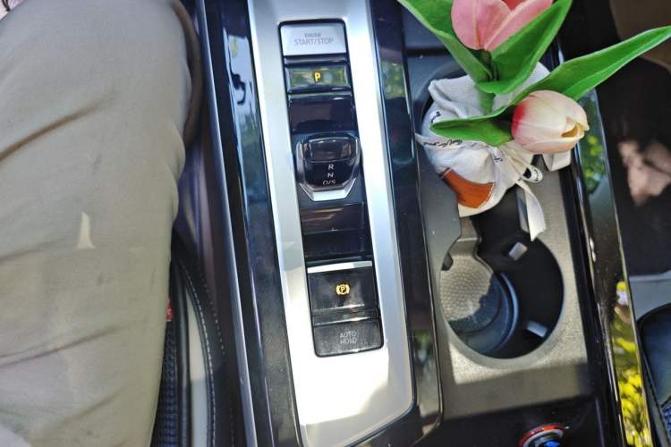 Used Volkswagen Tavendor 2023 330TSI Luxury Touring Edition Gear Lever