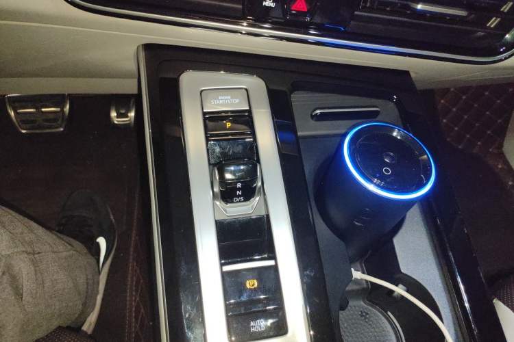 Used Volkswagen Tavendor 2023 380TSI All-Wheel Drive R-Line Journey Edition Gear Lever