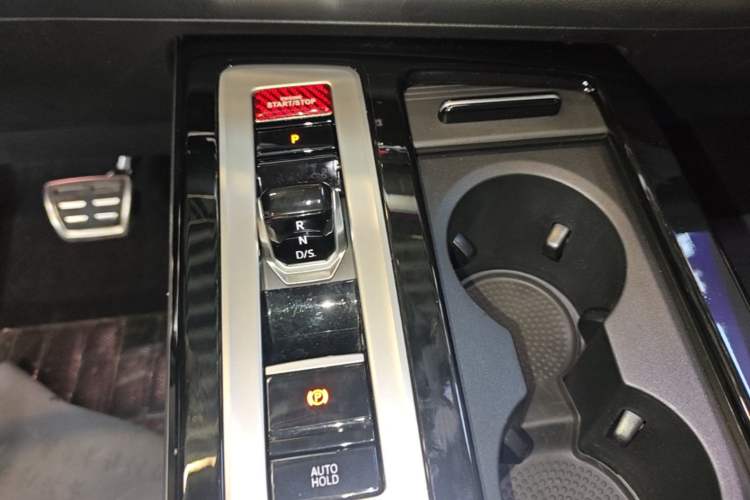 Used Volkswagen Tavendor 2023 380TSI Four-Wheel Drive R-Line First Edition Gear Lever