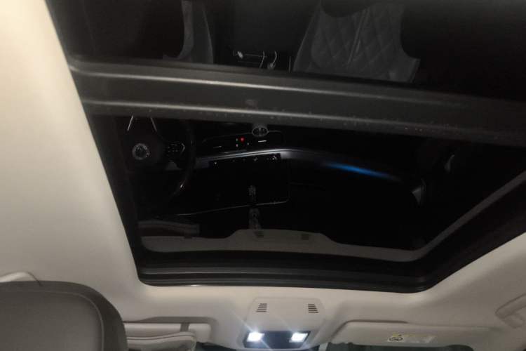 Used Volkswagen Tavendor 2023 380TSI Four-Wheel Drive R-Line First Edition Headliner