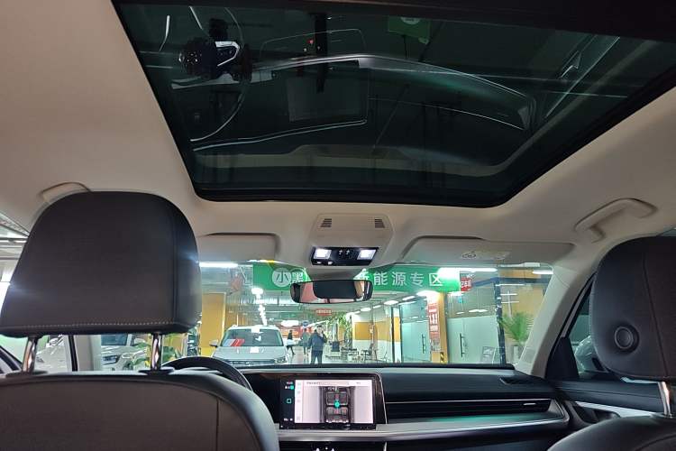 Used Volkswagen Tavendor 2023 330TSI Luxury Touring Edition Headliner