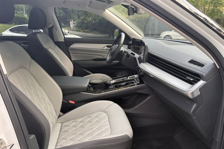 Used Volkswagen Tavendor 2023 380TSI Four-Wheel Drive R-Line Cruise Edition Interior 1