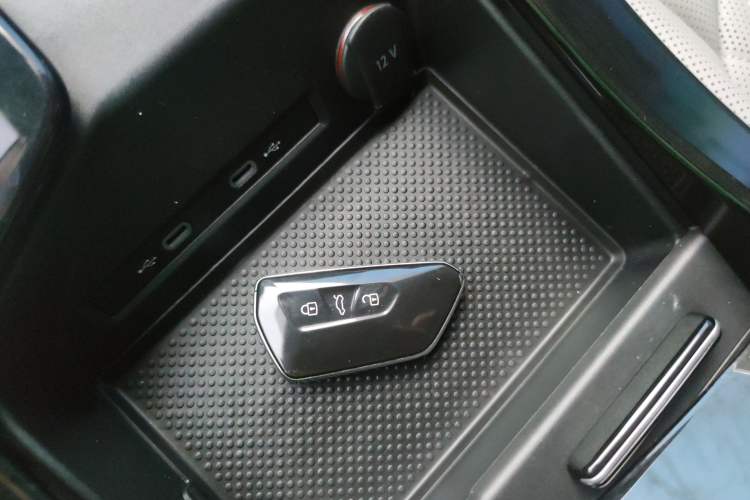 Used Volkswagen Tavendor 2023 380TSI Four-Wheel Drive R-Line First Edition Interior 1
